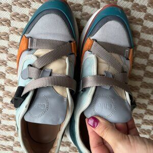 Chloe Like New Cute Sneakers Size 8